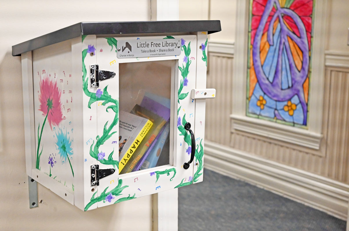 Hochstein Welcomes a Little Free Library