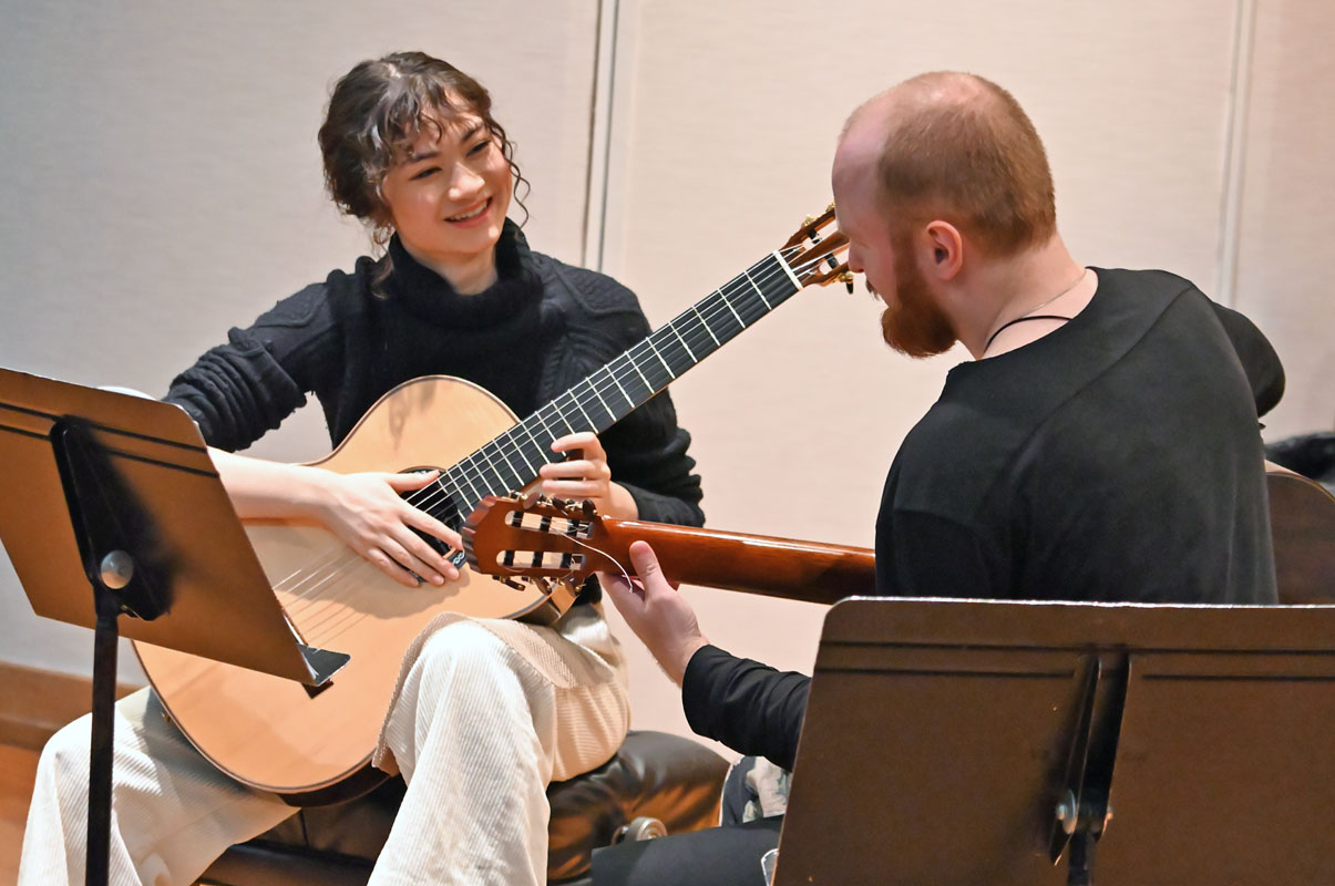 Hochstein student Lillian Brickman participates in guitar masterclass