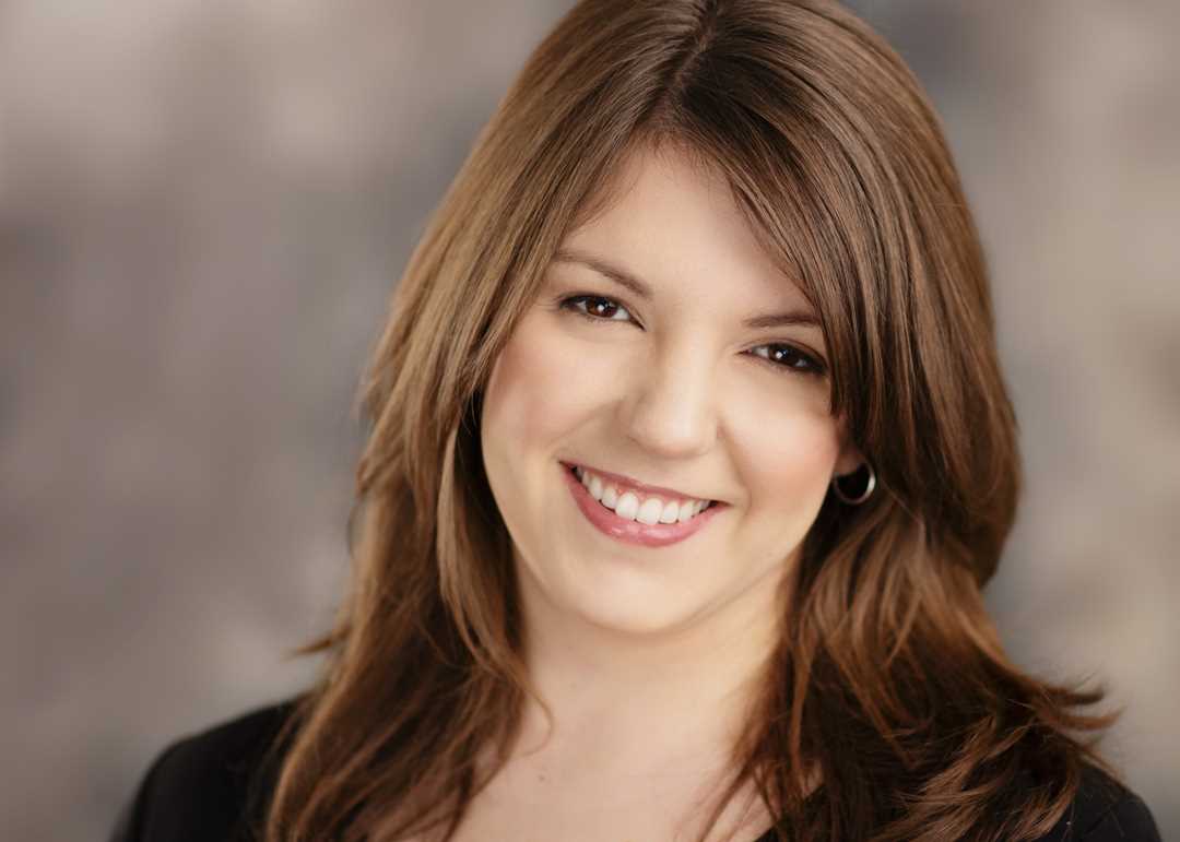Elizabeth Lind headshot